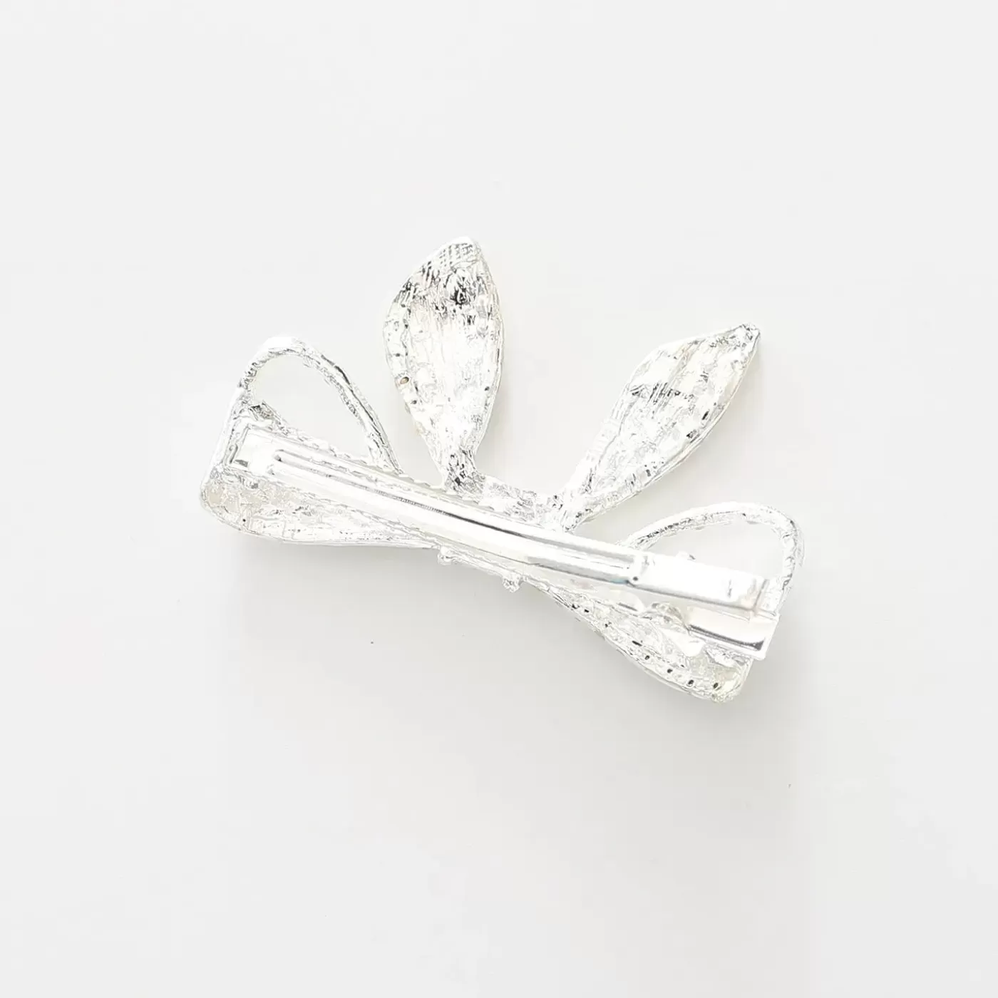 Ollies Place Silver Bow Hair Clip with Pearl and Diamante Detailing< Hair Clips & Headbands | Accessories